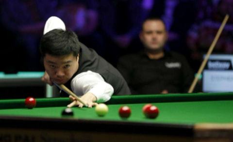 奖杯+1，姆巴佩领取皇马9月队内最佳球员奖杯