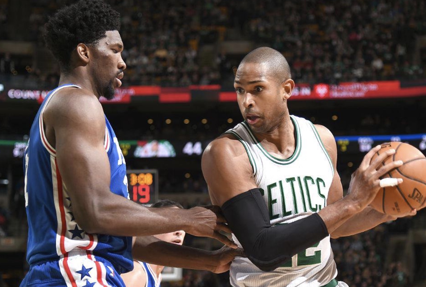 签约达成！2米13盖帽王加盟湖人，联手詹姆斯，西部格局再起悬念