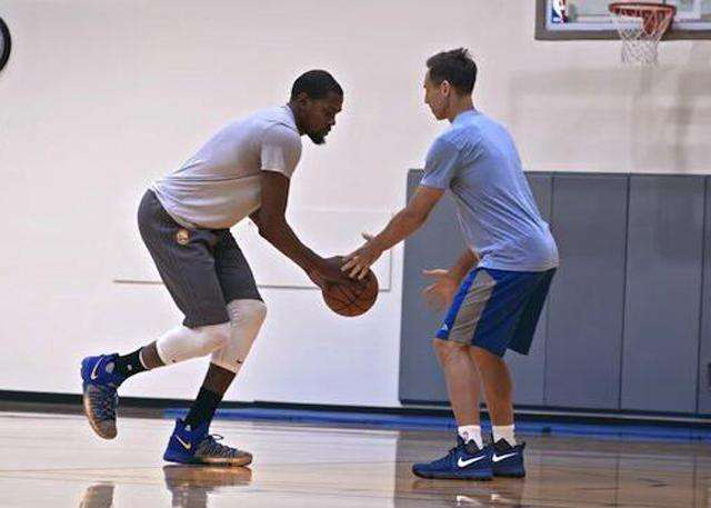 [NBA]西蒙斯22分 开拓者主场险胜猛龙.