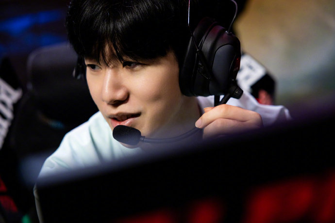 名场面!泰森生涯最残暴一战,对手为保命直接现场弃赛逃跑.